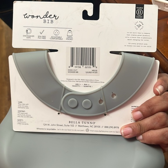 NWT Bella Tunno I Let The Dogs Out Baby Bib - Picture 5 of 5